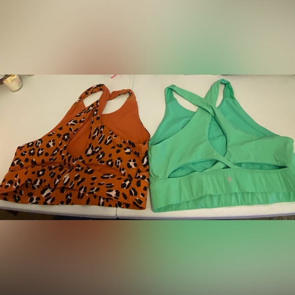 2 Fabletics sports bras. Both shown are included. Size XXL. - Picture 2 of 3